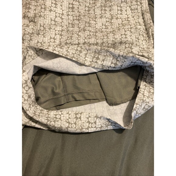 VRST Men's 5” Resort Short Print White/Silver Stamped Geo Size M NWT - Picture 12 of 14